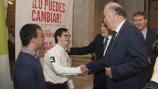 El seleccionador nacional de fútbol, Vicente del Bosque, asiste a la Gala Síndrome de Down en Burgos