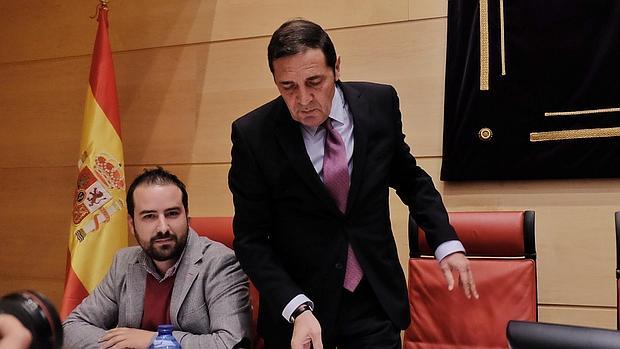 El consejero Antonio Sáez, minutos antes de comenzar la comparecencia