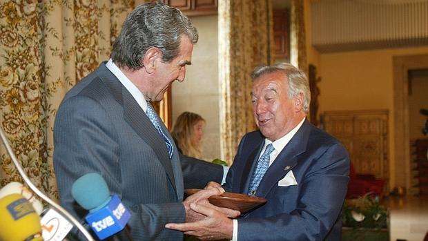 David Álvarez recibe el premio Leonés del Año en 2002