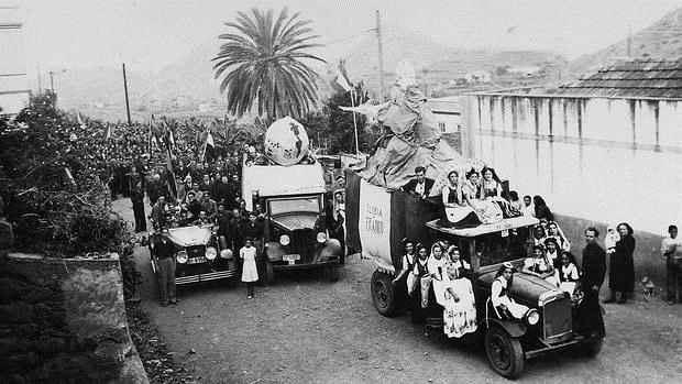 Manifestación franquista en La Gomera, en los años 40
