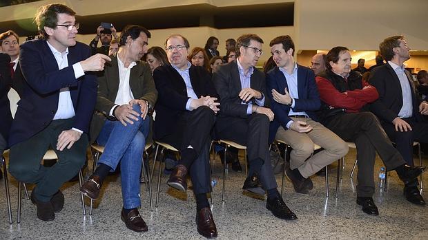 Mañueco, Maillo, Herrera, Feijóo, Casado, Lucas y Lacalle, ayer en la presentación de candidatos en Burgos