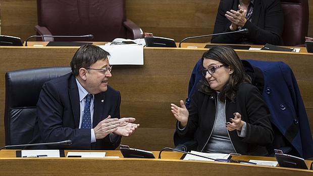 Imagen de Puig y Oltra en las Cortes Valencianas