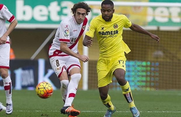 Bakambu (derecha) marcó sendos goles para el Villarreal