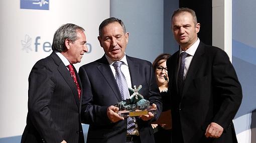 José Luis Sevilla recoge el premio de Fedeto al empresario del año