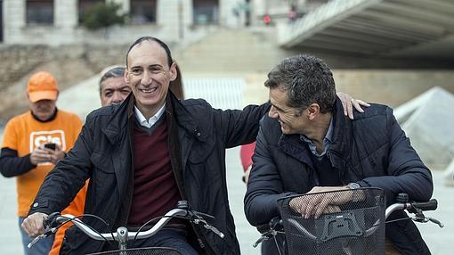 Imagen de Ten y Cantó en un acto de campaña