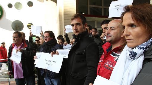 Los taurinos durante su protesta