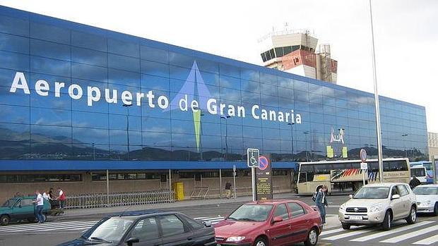 Panorámica de la fachada del aeropuerto de Gran Canaria, donde ha sido detenida la mujer buscada por las autoridades rusas