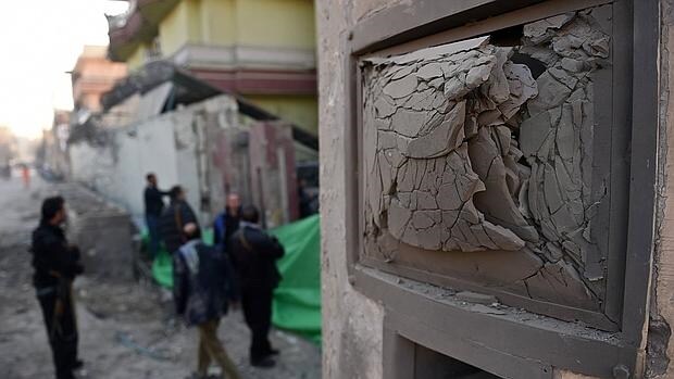 Edificios dañados tras el atentado cerca de la embajada española en Kabul