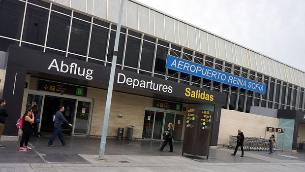 Exteriores del aeropuerto Reina Sofía Tenerife Sur