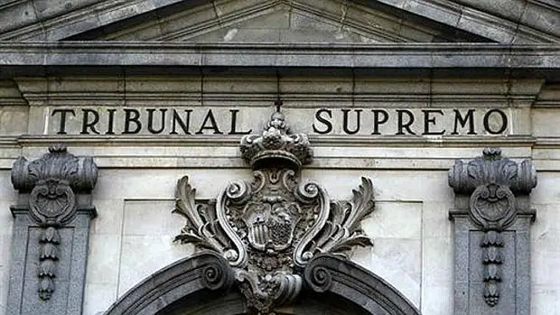 Detalle de la fachada de la sede del Tribunal Supremo