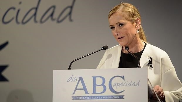 Cifuentes: «La sanidad pública no puede absorber a los 11.500 pacientes de la APM»