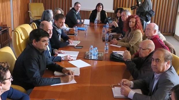 Reunión entre miembros del tripartito y