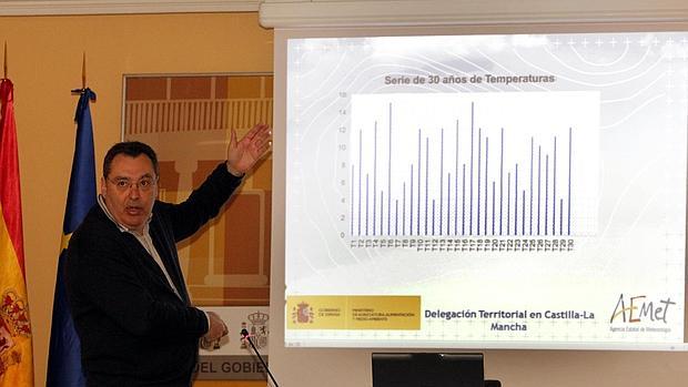 Modesto Sánchez durante el resumen meteorológico del otoño en la región