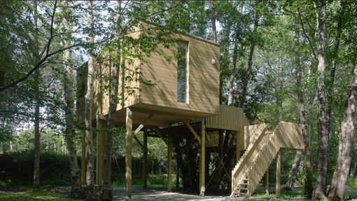 Cabañas en árboles de un bosque de Serra de Outes, en La Coruña