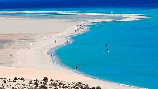 Una impresionante vista de la playa de Sotavento, al sur de Fuerteventura