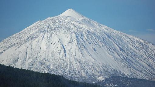 Panorámica del Teide nevado