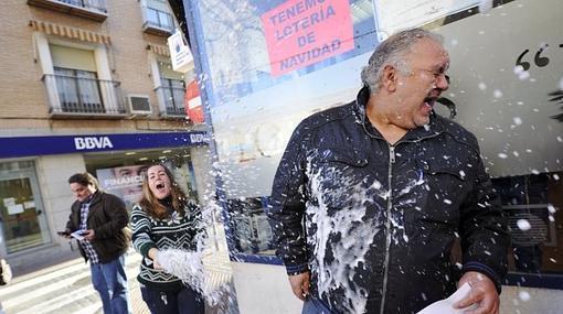 El propietario de la Administración número 2 de Mora celebra el premio