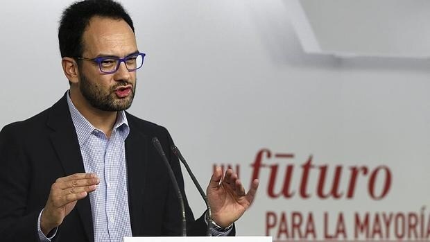 El PSOE responde a los «barones» críticos que el Comité Federal reiterará el «no» a Rajoy