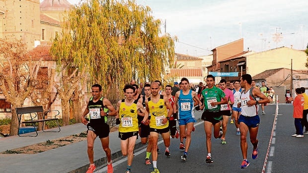 Primeros metros de la carrera del mazapán de Polán