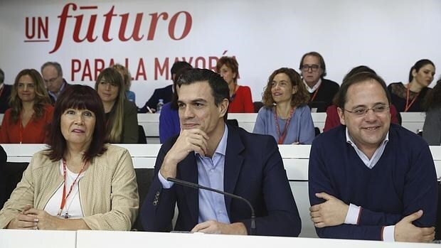 Sánchez desafía a sus barones y les recuerda que ellos ya pactan con Podemos