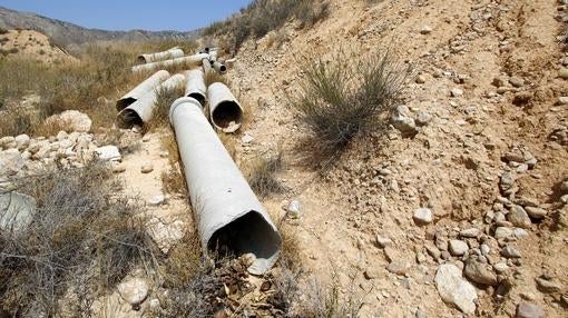 Terrenos cuarteados por la sequía en la comarca de la Vega Baja