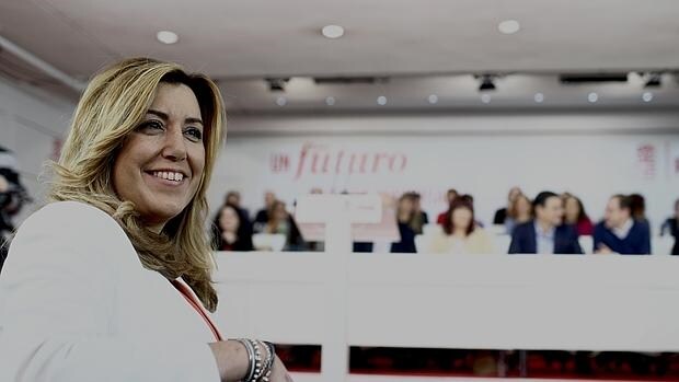 Susana Díaz en primer termino y Pedro Sánchez en la reunión del Comité Federal en la sede del PSOE