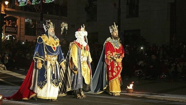 Llegada de los Reyes Magos a la cabalgata de Alcoy