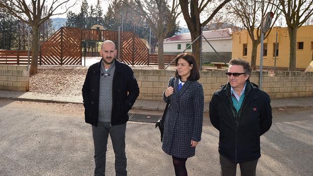 Juan José García, Pilar Zamora y Alberto Lillo, este lunes en la pedanía de Valverde