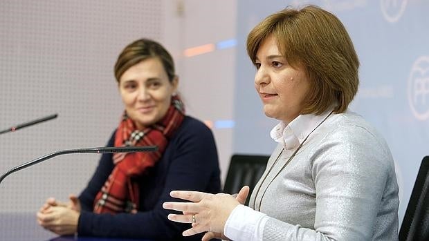 Isabel Bonig comparece en la sede del PP junto a Elena Bastidas