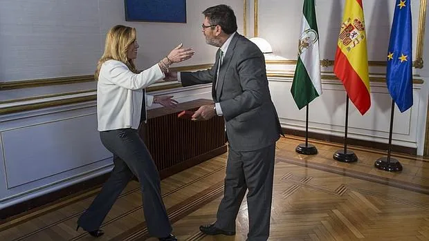 Susana Díaz con el presidente de la Cámara de Cuentas de Andalucía, Antonio López, este martes en San Telmo.