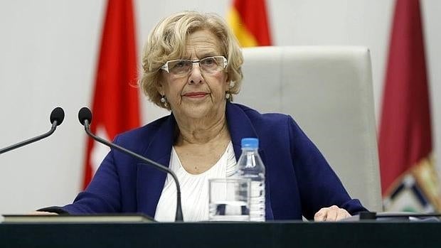 Manuela Carmena, alcaldesa de Madrid, en el pleno del Ayuntamiento