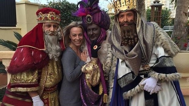 Imagen de Sonia Castedo con los Reyes Magos publicada en la página de Facebook de la exalcaldesa