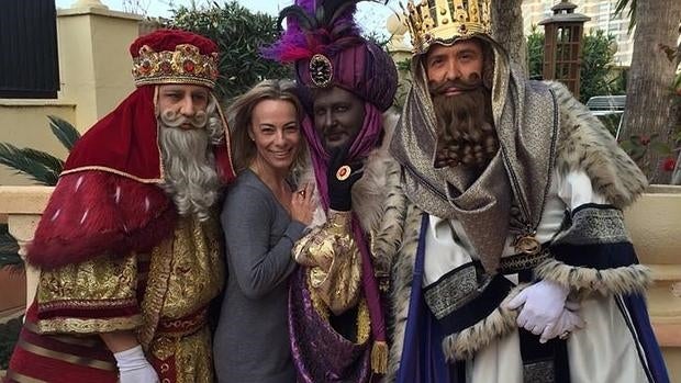 Imagen de Sonia Castedo con los Reyes Magos publicada en el perfil de Facebook de la exalcaldesa