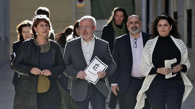 Imagen de Montiel con el resto de parlamentarios de Podemos en las Cortes Valencianas