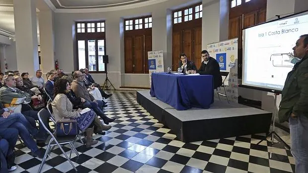 Reunión en la Diputación de Alicante previa a Fitur