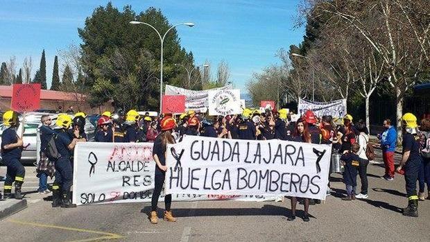 Una de las marchas que han protagonizado los bomberos durante el año de huelga