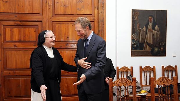 El director general de Bellas Artes, Bienes Culturales y de Archivos y Bibliotecas del Ministerio de Educación, Cultura y Deporte, Miguel Ángel Recio, se reúne con las monjas cistercienses de San Bernardo