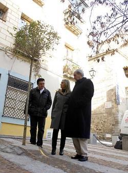 Milagros Tolón, en la plaza Amador de los Ríos