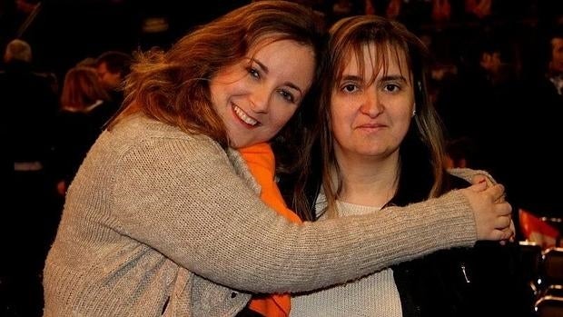 Las exconcejales de Ciudadanos en Las Rozas, Iria Bouzas (izquierda) y Pilar González