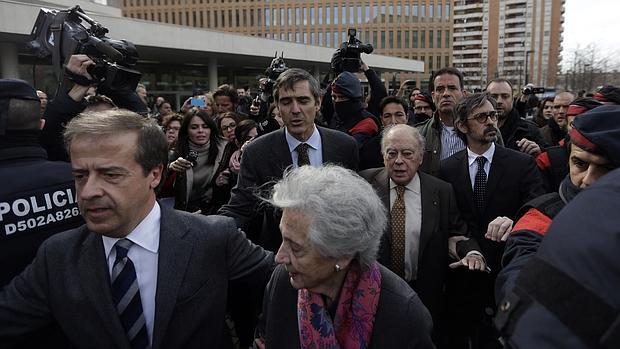 Jordi Pujol y Marta Ferrusola, en la Ciutat de la Justicia en enero de 2015