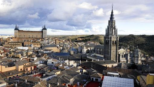 Impresionante vista del Alcázar y la Catedral desde la torre de los Jesuitas