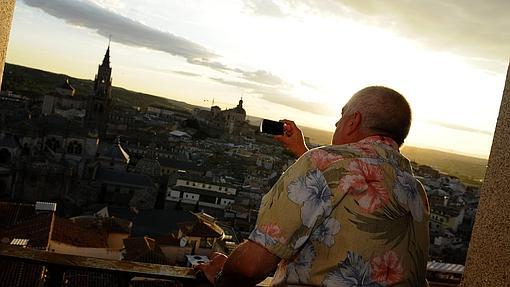 Las vistas desde la Biblioteca de Castilla-La Mancha, en la última planta del Alcázar de Toledo, son espectaculares