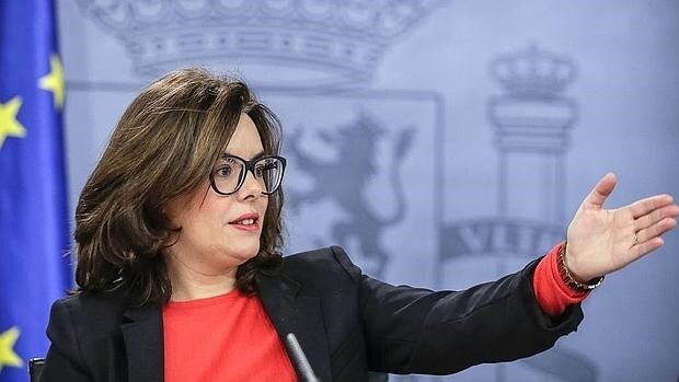 Santamaría insta al PSOE a no jugar con la vida, el futuro y la tranquilidad de los españoles