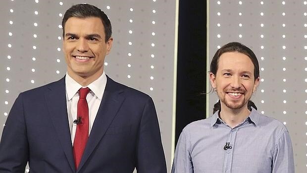 Pedro Sánchez Y Pablo Iglesias antes del debate televisivo entre los candidatos a las elecciones generales