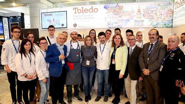 Milagros Tolón, con los cocineros toledanos en Madrid Fusión