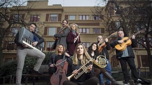 El director y algunos de los profesores del Centro Cultural Nicolás Salmerón, en Chamartín