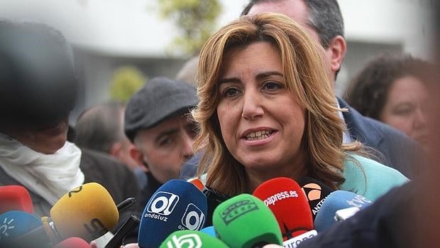 Susana Díaz este jueves en el Centro de Salud de Torreblanca