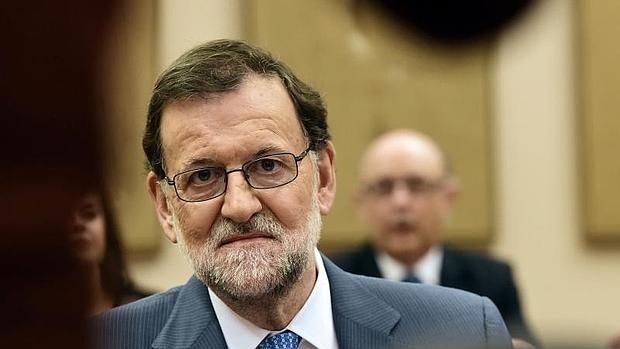 Rajoy promete a los suyos que de esta situación van «a pasar bien»