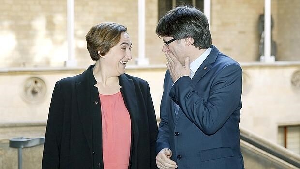 Carles Puigdemont ha mantenido hoy su primera reunión institucional con Ada Colau