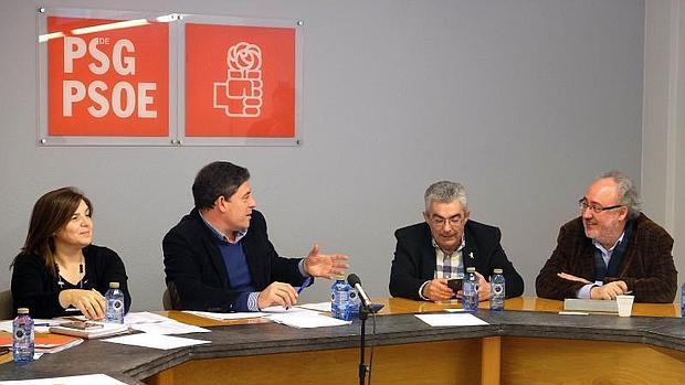 Besteiro junto a Pilar Cancela y el diputado Raúl Fernández